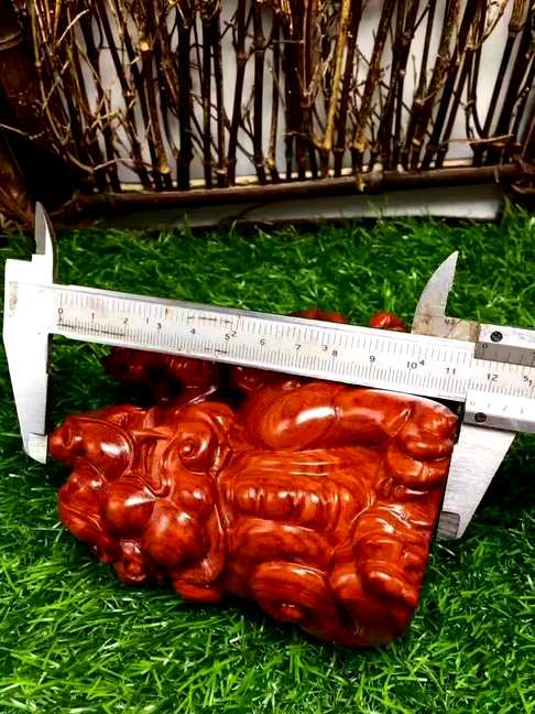 印度小叶紫檀螭龙笔插纯手工雕刻鸡血红、高油密448克重