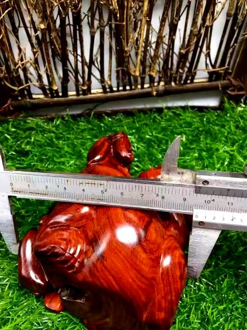 印度小叶紫檀螭龙笔插纯手工雕刻鸡血红、高油密448克重
