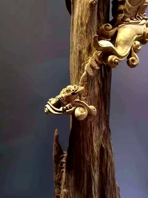 沉香典藏品名《刘海戏蟾》规格高60cm宽16cm
