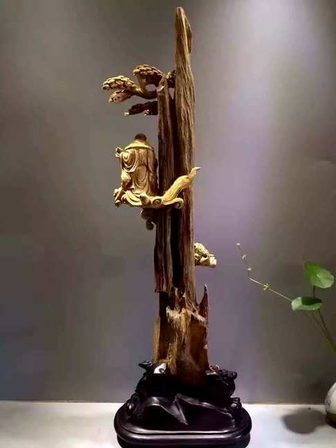 沉香典藏品名《刘海戏蟾》规格高60cm宽16cm