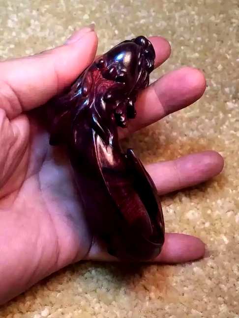 海南紫油梨手把件吉祥龙鱼材质纹理清晰漂亮把玩佳品喜欢的速度