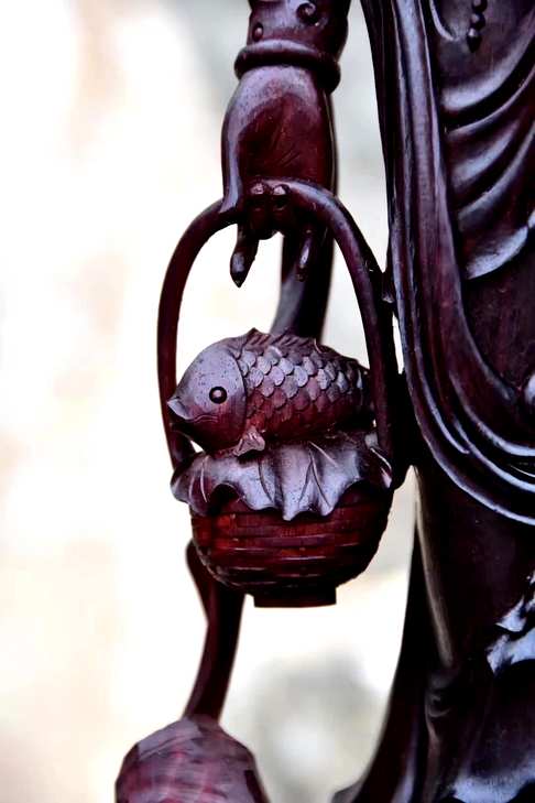 15000小叶紫檀:鱼篮观音是三十三观音相之一手提盛鱼的竹篮或手提鱼篮的