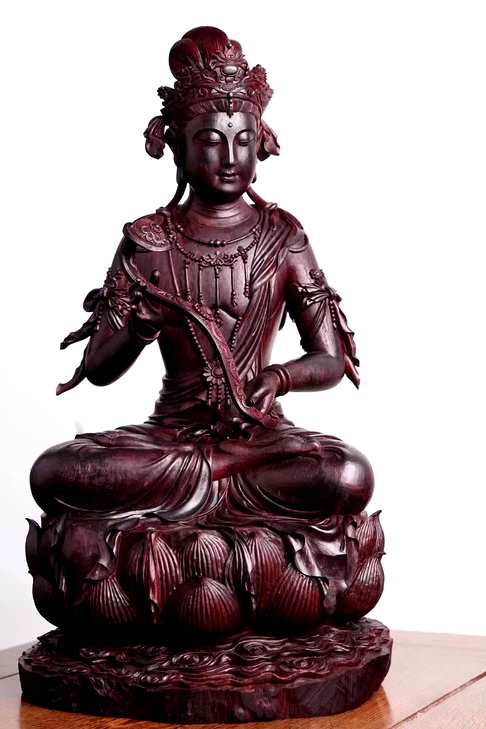 普贤菩萨是礼德和大行愿的象征象征真理。他以智导行以行证智解行并进完成