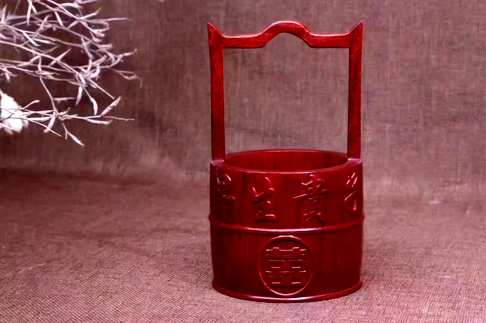 印度小叶紫檀打造「子孙宝桶」三件套传统婚俗之一“陪嫁三宝”那是必不可少