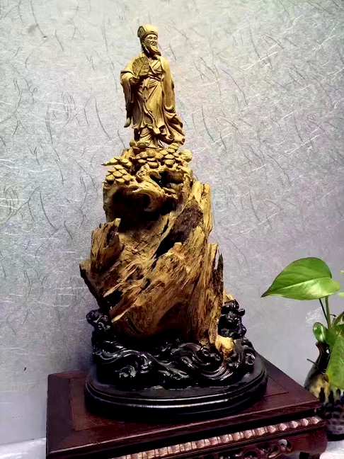 品名《智慧之师-诸葛孔明》材料采用加里曼丹沉香香味清甜雕工