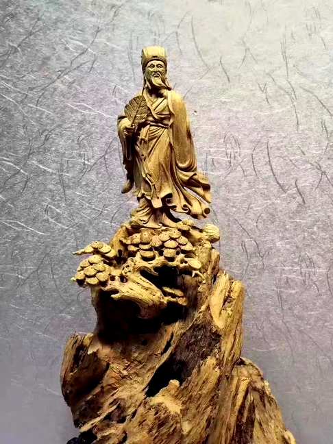品名《智慧之师-诸葛孔明》材料采用加里曼丹沉香香味清甜雕工