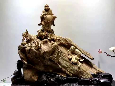 《戏狮罗汉》材质:印尼天然型