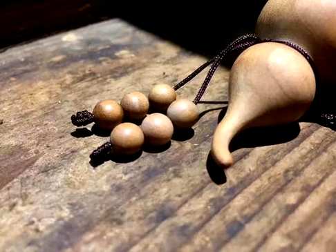 印度老山檀香 木雕工艺品葫芦精工手把件规 格 26-26-52mm