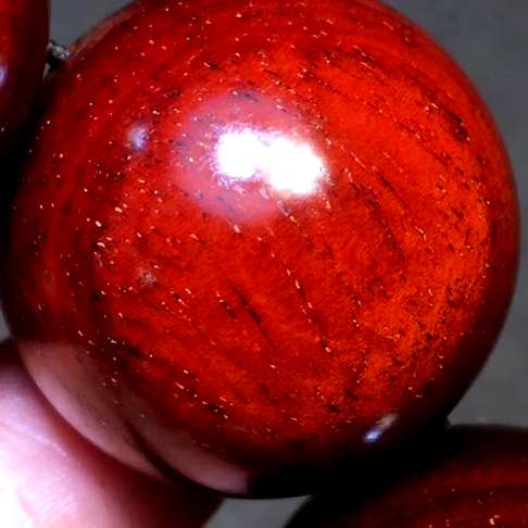 正宗印度小叶紫檀2.5-10颗玻璃底多金星本款料子颜色红润料子细腻手感