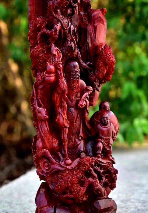 小叶紫檀“寿星公”即南极仙翁中国神话中的长寿之神。整料实心取